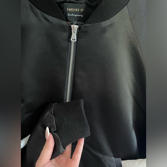 SOLD - WORLD TRAVELLER BOMBER JACKET - F21 - Picture 4 of 5